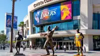 Zen Master Phil Jackson Gets Lakers Star Statue